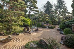Photo d'un jardin japonais avec des ronds de sable